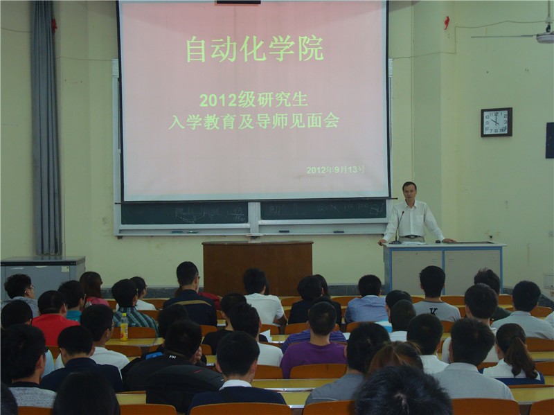 性交视频
召开2012级研究生入学教育及导师见面会
